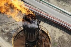 Podemos pide a Cepsa que interceda ante los 9 despidos de sus contratas