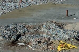 Con la basura hasta el cuello