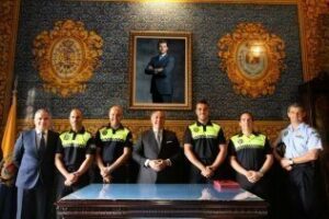 El alcalde preside la toma de posesión de cuatro nuevos oficiales de la Policía Local