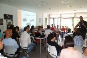 Fomento lleva a cabo un curso de electricidad para desempleados