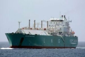 Salvamento Marítimo rescata a un tripulante de el buque GDG Suez Global Energy