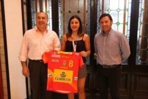 El alcalde recibe a la campeona del mundo de Balonmano Universitario