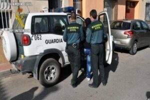 La Guardia Civil detiene a cuatro personas por secuestro, extorsión y lesiones a un empresario