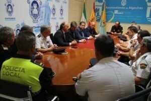 Alcalde, director general de la Policía Nacional y delegado del Gobierno mantienen una reunión de coordinación con los mandos policiales de Algeciras