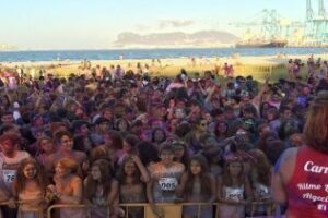 La fiesta Holy Party Beach" llena de color El Rinconcillo