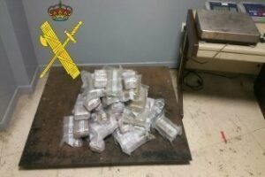 Intervienen 42 kilos de hachís en una embarcación de recreo en el puerto deportivo Saladillo"