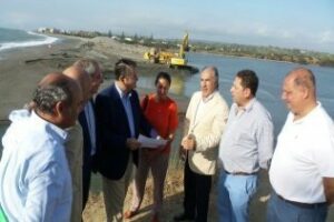Sanz anuncia que los trabajos para la apertura del estuario del Guadiaro finalizarán la próxima semana