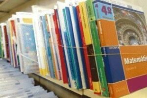 Ustea Cádiz denuncia recortes en la reposición de libros de texto en los centros de primaria