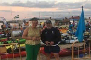 Más de 150 participantes acuden al Campeonato de Pesca Deportiva en Kayak en la playa del Rinconcillo