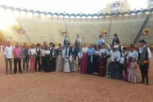 Entrega de la insignia de la ciudad a la organización de Algeciras Entremares