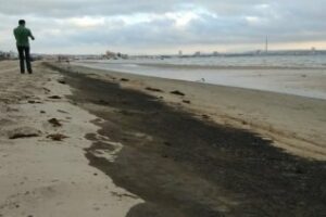 El Rinconcillo convertido en vertedero gracias a un vertido de CEPSA