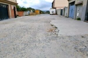 "Rule" protesta por el estado de las calles del Rinconcillo y Acebuchal con Rap