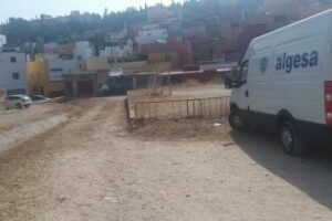 Algesa limpia el canal de pluviales de las calles Casas Viejas y Tartessos