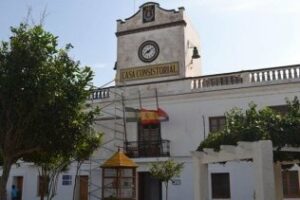 Banderas a media asta en Tarifa por al muerte de José Marcos Meléndez