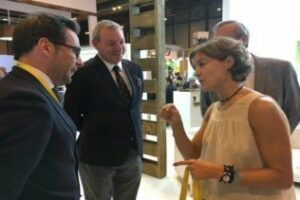 La Ministra de Agricultura alaba la labor del Puerto