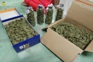 Tres detenidos e intervenidos tres kilos de marihuana
