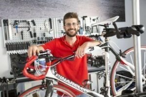 Descubre el campo de Gibraltar sobre dos ruedas con Runbaik