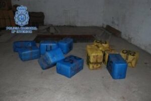 La Policía Nacional se incauta de 1.800 kilos de hachís ocultos en un garaje guardería" de la Línea de la Concepción