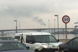 Incómoda: Hoy viernes 9.30 AM...¿Esto no está prohibido? ¿Nadie lo ve?