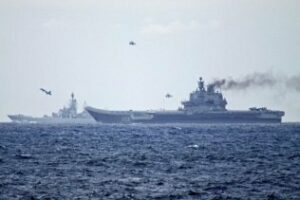 La mayor flota rusa desde la guerra fría cruzó ayer El Estrecho