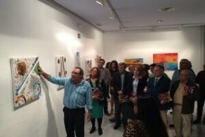 Pintor inaugura la exposición pictórica Color y Esperanza" de Antonio Jesús Pérez