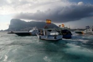 La Policía de Gibraltar protagoniza un nuevo incidente con pescadores linenses a los que atacan con spray