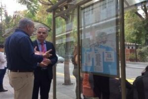 La información sobre las nuevas líneas de autobuses disponible en las paradas