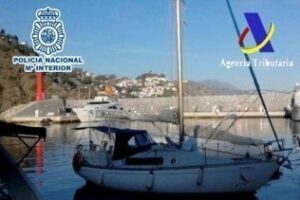 Interceptado en el Estrecho un velero con 250 kilos de hachís
