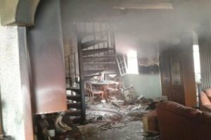 Bomberos de Algeciras controlan incendio de una vivienda