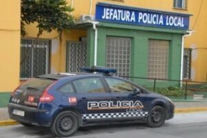 Policía Local de La Línea denuncia a conductor por esnifar droga mientras conducía