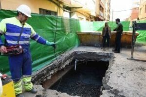 Avances en la limpieza del colector de la Calle Jacinto Benavente