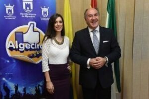 Landaluce recibe a la artista algecireña Mari Carmen Molina