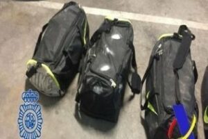 Siete detenidos y 100 kilos de cocaína aprehendidos en cuatro mochilas