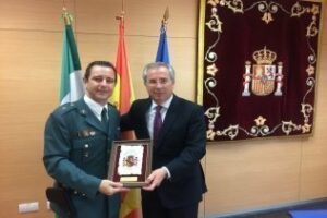 El comandante Lafuente se despide del subdelegado del Gobierno