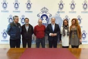 Los comerciantes del mercadillo solicitan días extra para cubrir las pérdidas por el mal tiempo