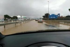 Restablecido el tráfico tras colas kilométricas por el corte de la A-7 en dirección a Palmones y carretera de acceso a La Menacha