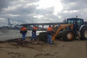 Podemos exige que se cumplan las condiciones de la concesión de limpieza de playas