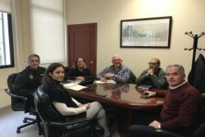 Ayuntamiento y Radiotaxi coordinan una actividad para acercar la Navidad a los mayores