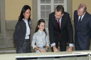 Alumna del colegio Puertoblanco de Algeciras con el Rey Don Felipe VI