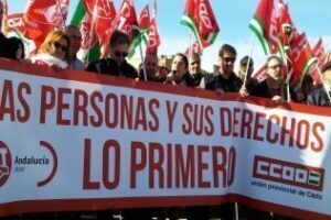 Delegados se concentran ante la Subdelegación del Gobierno en Cádiz