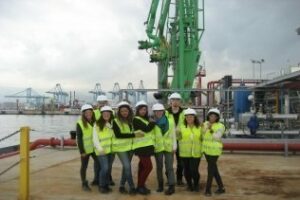 Jóvenes algecireños conocen las instalaciones de Vopak