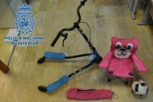 La Policía Nacional detiene al presunto autor de cuatro robos en vehículos