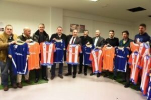 El alcalde visita la tienda oficial del Algeciras CF