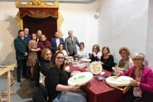 Se inaugura la exposición La Columna entre hilos de oro" en el Museo Municipal