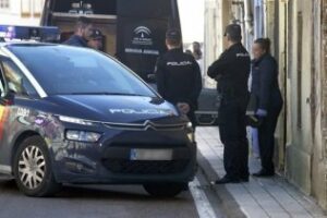 La Policía Nacional detiene al presunto autor de los robos en cinco viviendas en la zona de los Pinos