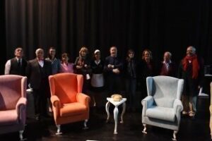 Landaluce asiste a la representación teatral Chambres" de la ONCE