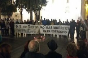 Concentración en la Plaza Alta bajo el lema "No más muertes en el Estrecho"