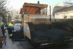 El Ayuntamiento comenzó la pasada semana una campaña de rebacheo en las distintas calzadas de la ciudad