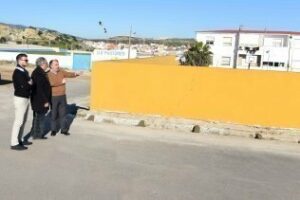 Obras de mejora en la calle que da acceso al colegio Los Pastores