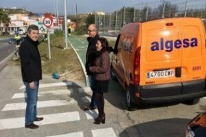 El Ayuntamiento desbroza la carretera de Los Yankis y el entorno de La Aldea